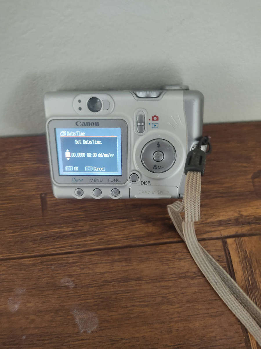 Canon PC1106 camera 4 mega pixel Good condition.Working 