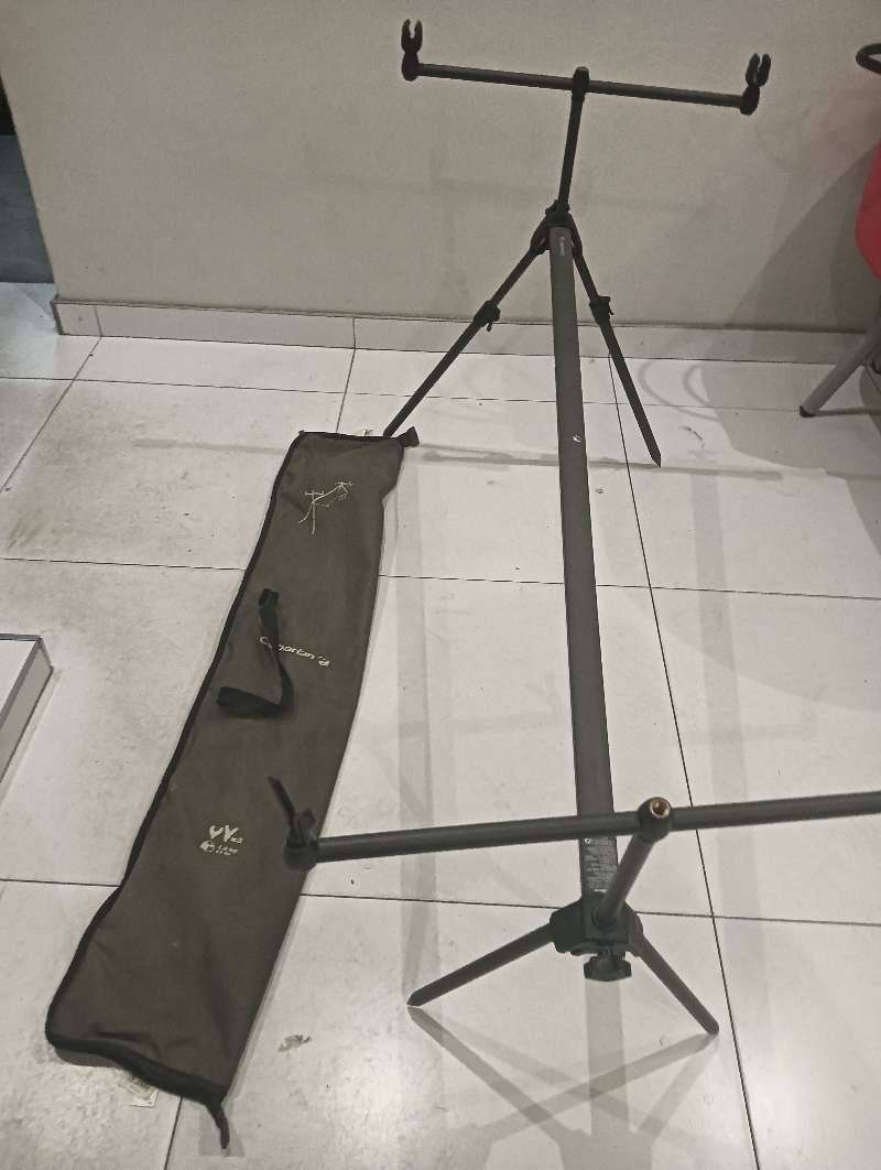 Fishing equipment -Caperlan 1.9kg rod stand with a bag