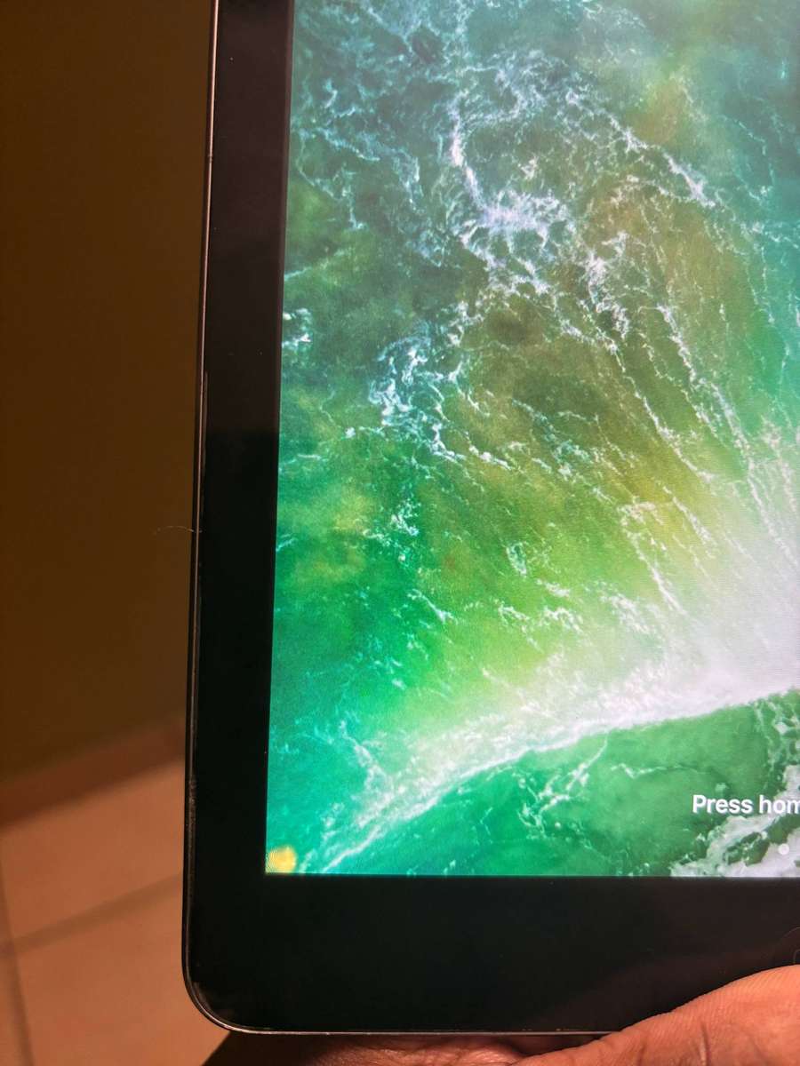 2 iPad Air (Wi-Fi) A1474( 32GB) and A1475( 16GB )