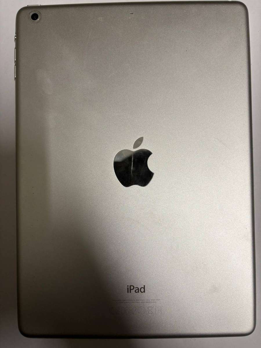 2 iPad Air (Wi-Fi) A1474( 32GB) and A1475( 16GB )