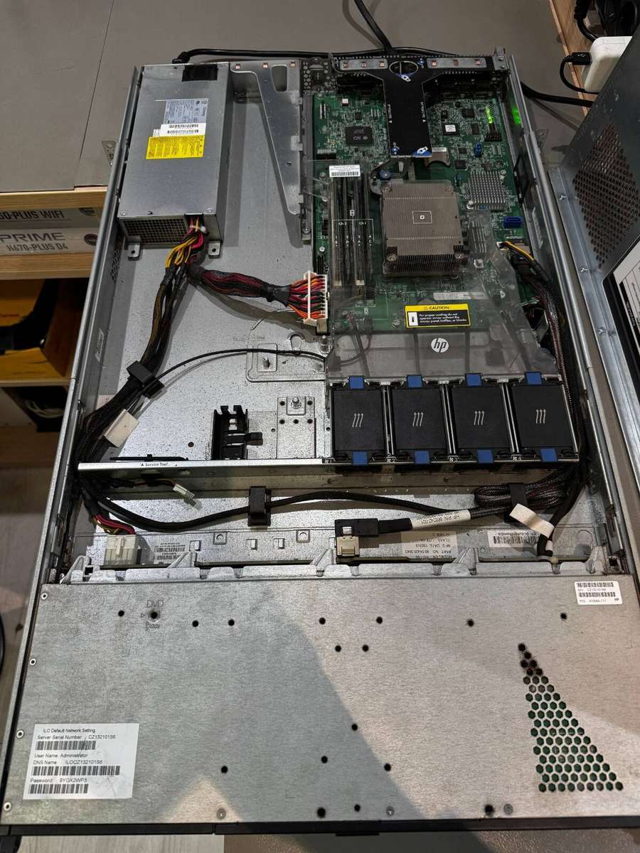 HP DL320 G8 1U Rack Server
