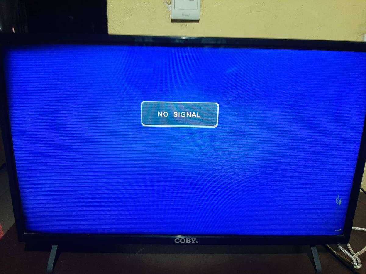 32 inch LED TV for Spares or repair.