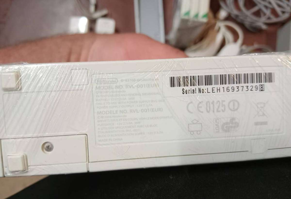 Nintendo Wii Console Bundle (Tested Working) - Super Mario Galaxy 2, 2 Remotes, Nunchuks & more!