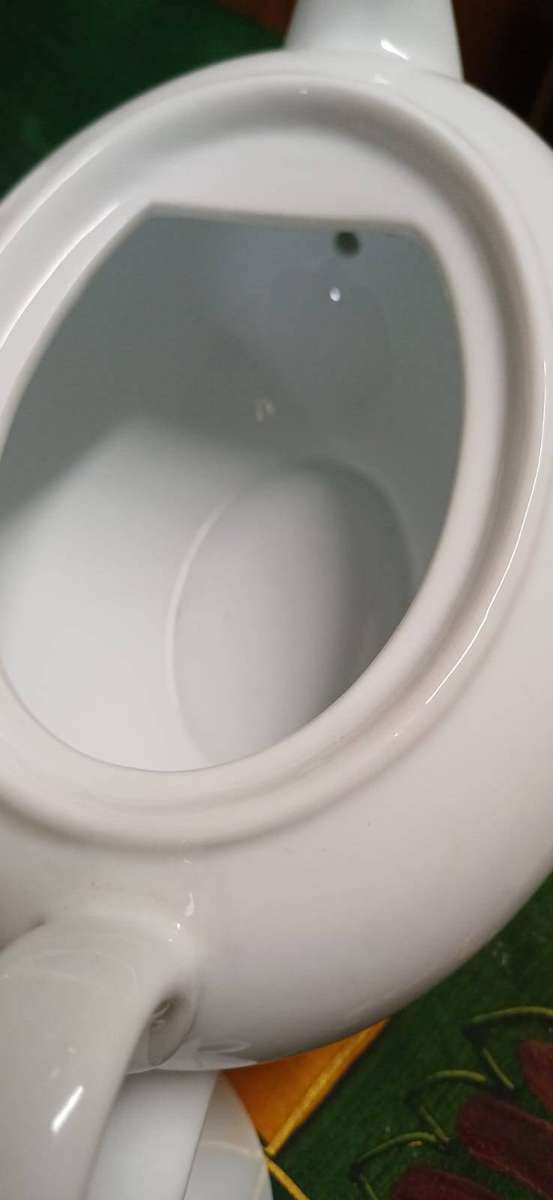 Thomas Kiln Made in China  Soho Fine White Porcelain Teapot with 6 cups & sauces & sugar bowl Combo