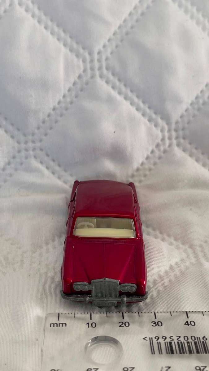 Matchbox NO 24 ROLLS ROYCE SILVER SHADOW model car in pristine condition. Serious Collectors only. S
