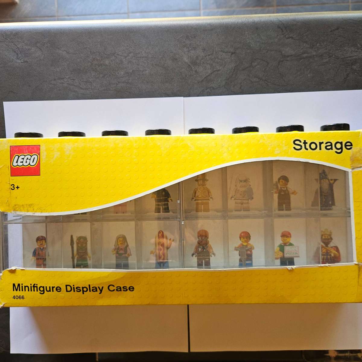 LEGO Minifigure Display Case 4066  Wall Mount Display