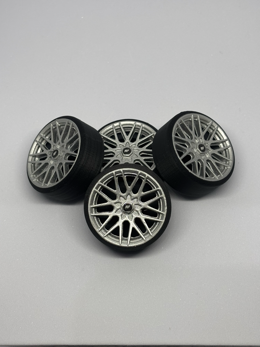 1:18 scale 3D Printed R-Form RSE rim & tyre set