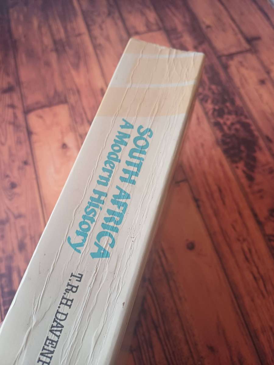 SOUTH AFRICA A MODERN HISTORY- THIRD EDITION- T.R.H. DAVENPORT