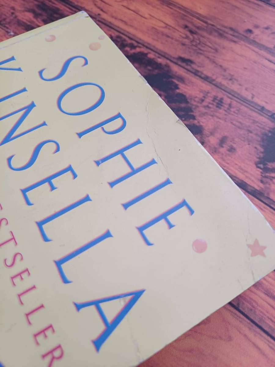 THE UNDOMESTIC GODDESS- SOPHIE KINSELLA