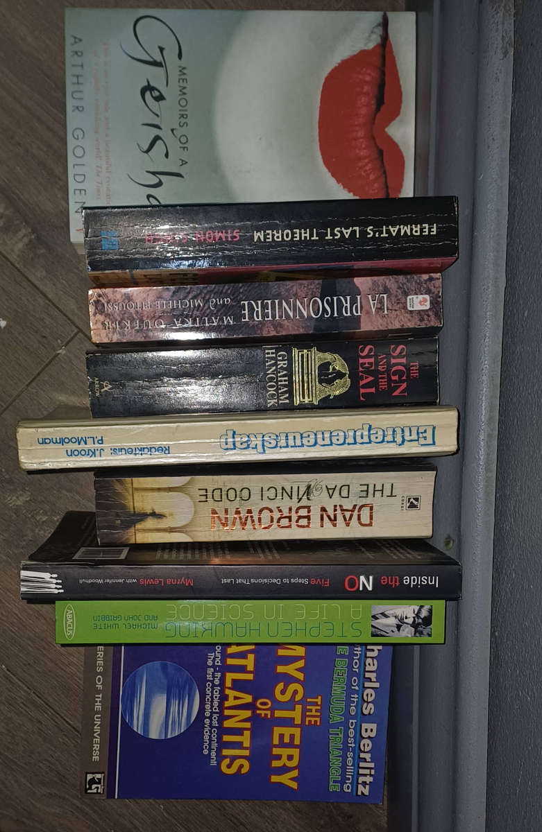 Mixed Book Bundle  Fiction, History & Science  9 Books