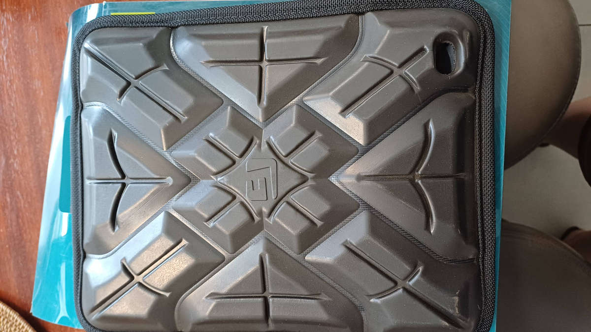 G-Form Xtreme Sleeve 2 for iPad and 10-inch Tablets - Shockproof Protective Case