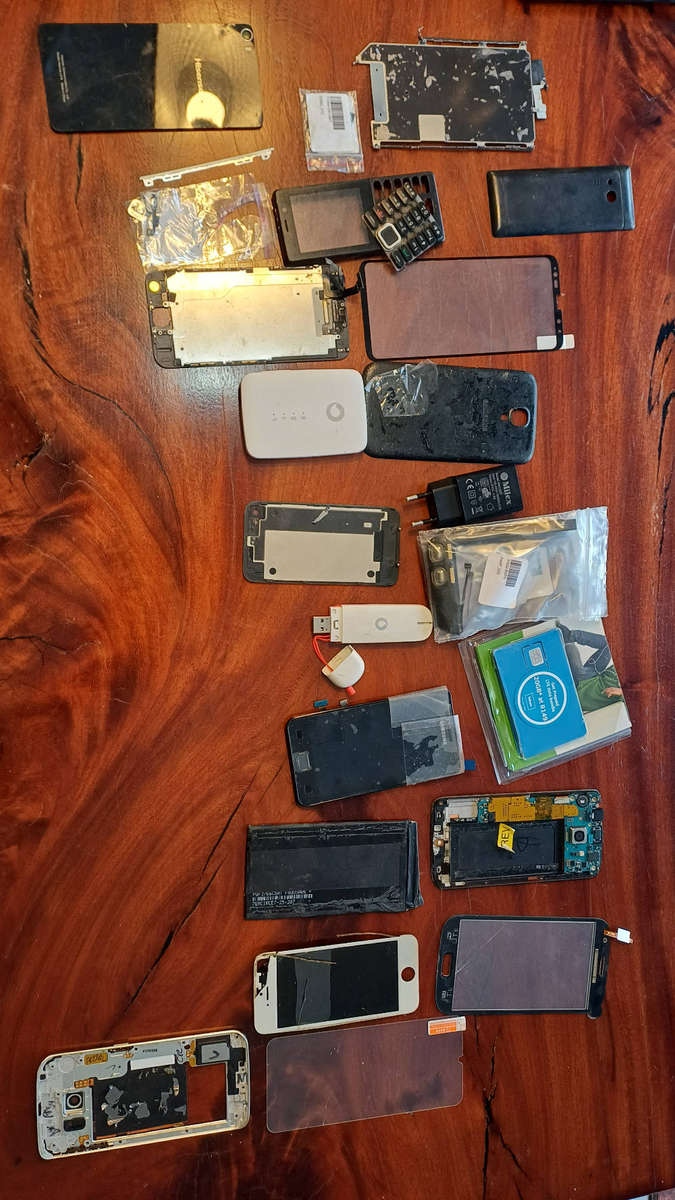 Mixed Phone Accessory & Parts Lot  20 Phone Covers, Mount, Controllers, SIMs