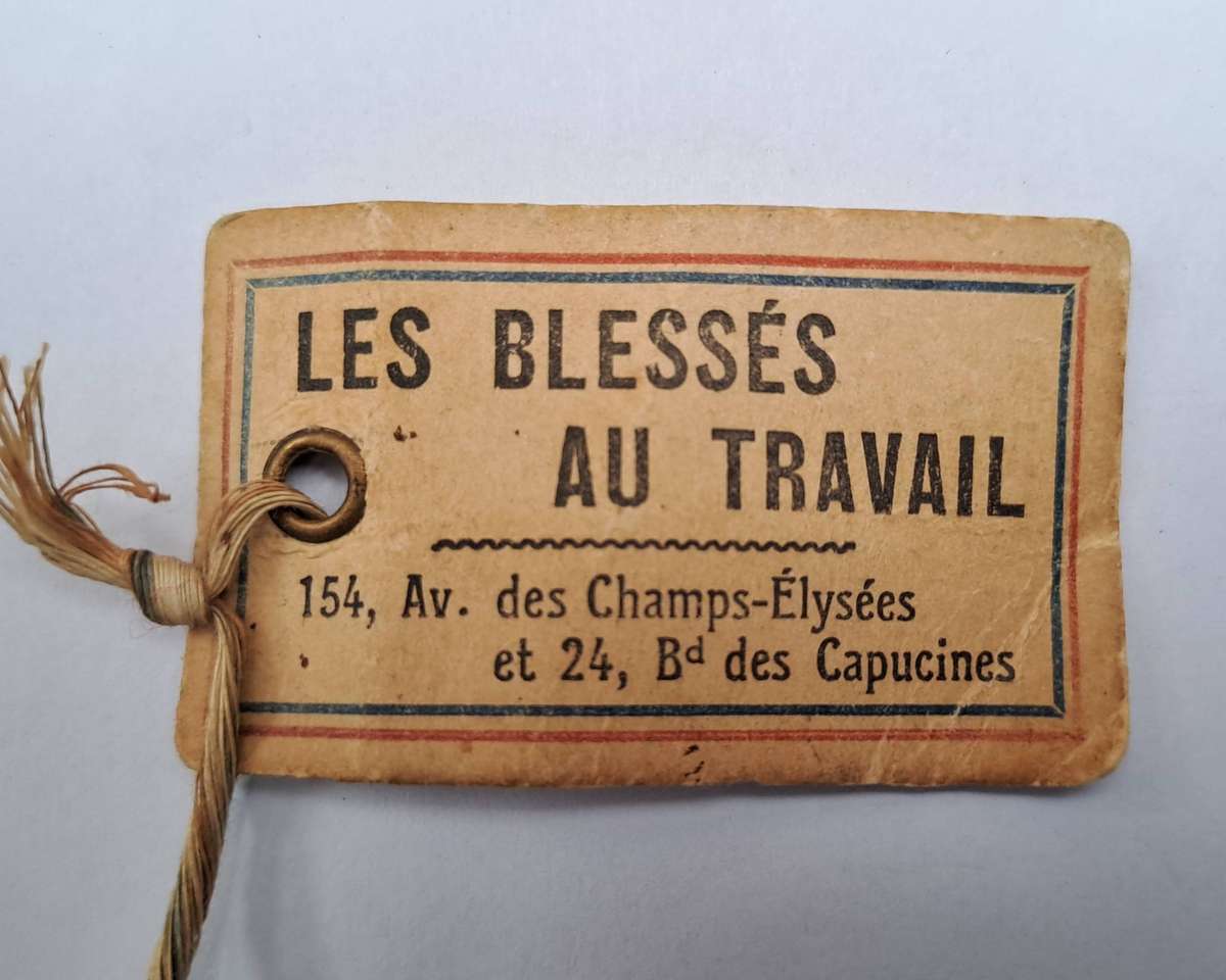 WW1 souvenir beaded 'bracelet' issued to soldiers in the line of duty.