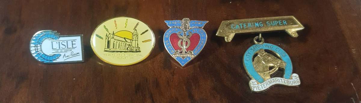 Collection of vintage Lapel Pins & Brooches