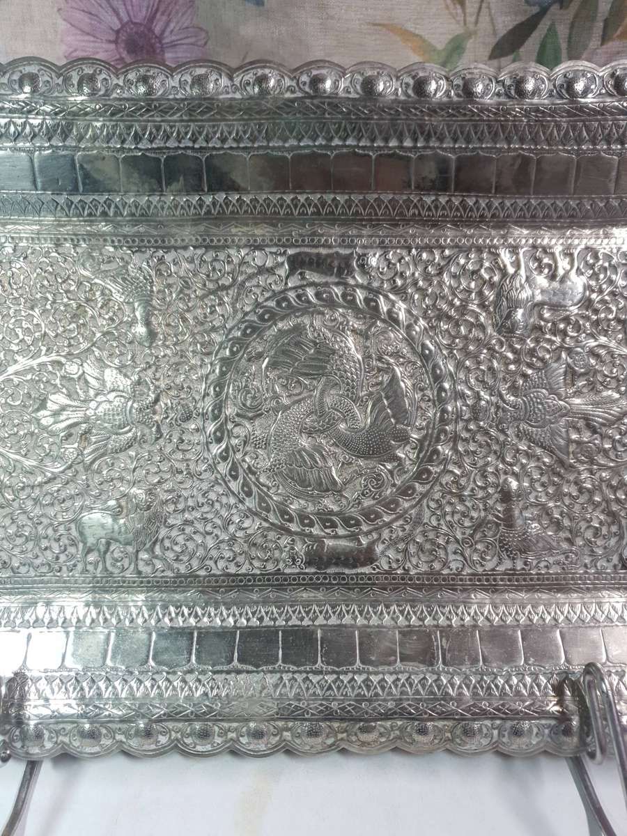 VINTAGE SILVER PLATED HIGHLY DETAILED LARGE SERVING TRAY IN GOOD CONDITION