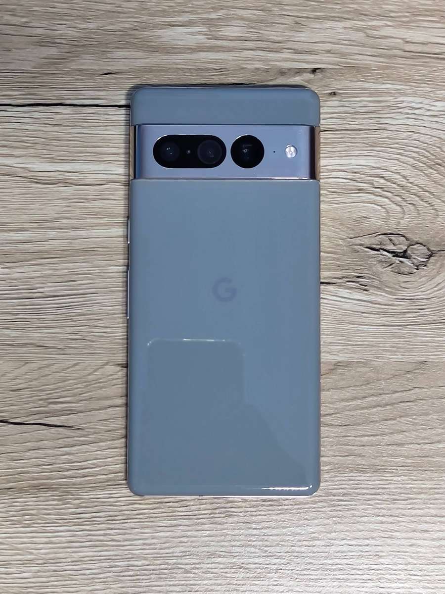 Google Pixel 7 Pro XL in amazing condition (SIM unlocked)