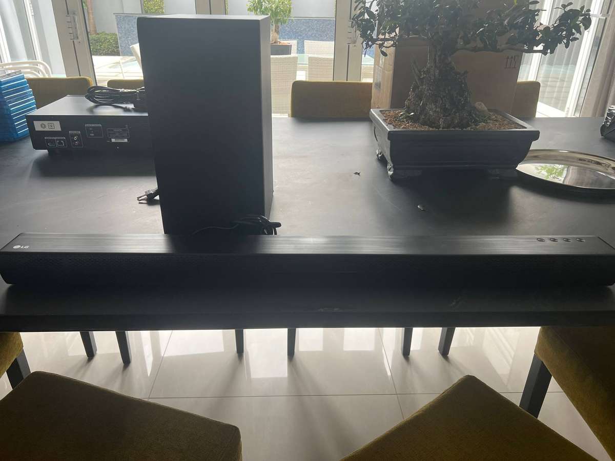 LG Soundbar + Wireless Active Subwoofer