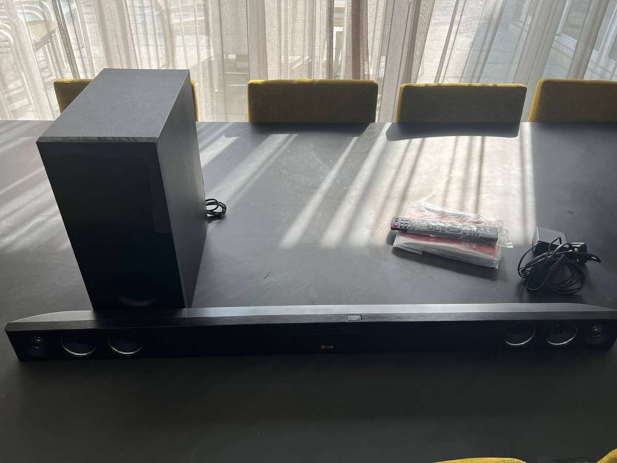 LG Soundbar + Subwoofer
