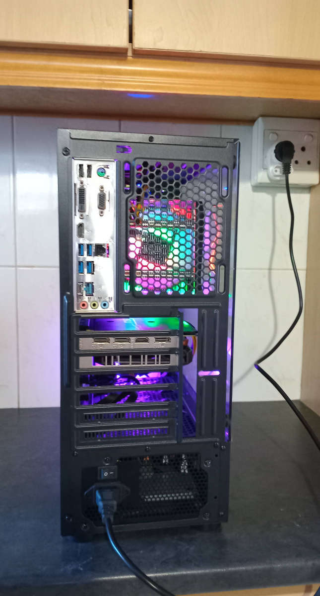 i7 6700/32GB RAM/GTX 1660 Super Mid-Range Gaming PC