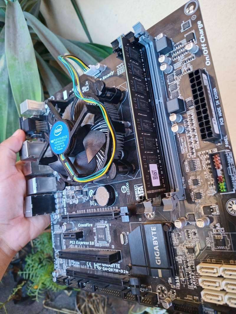 i3 4160 CPU/Mobo/8GB RAM (Motherbaord issue in description)