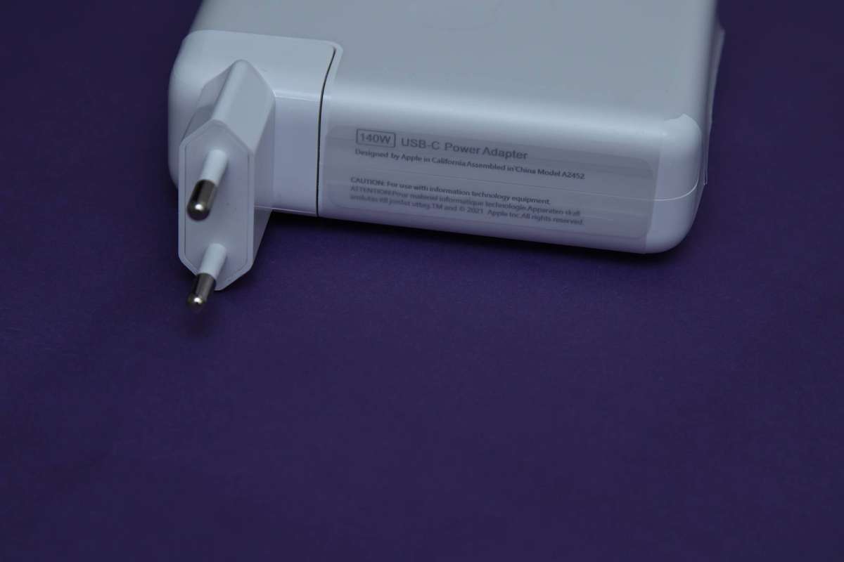 ORIGINAL Apple 140W USB-C Power Adapter  Fast Charger for MacBook (Model A2452) (NEW)