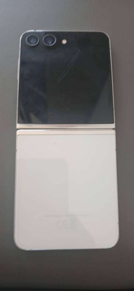 Samsung Z Flip 5 (256GB/8GB)