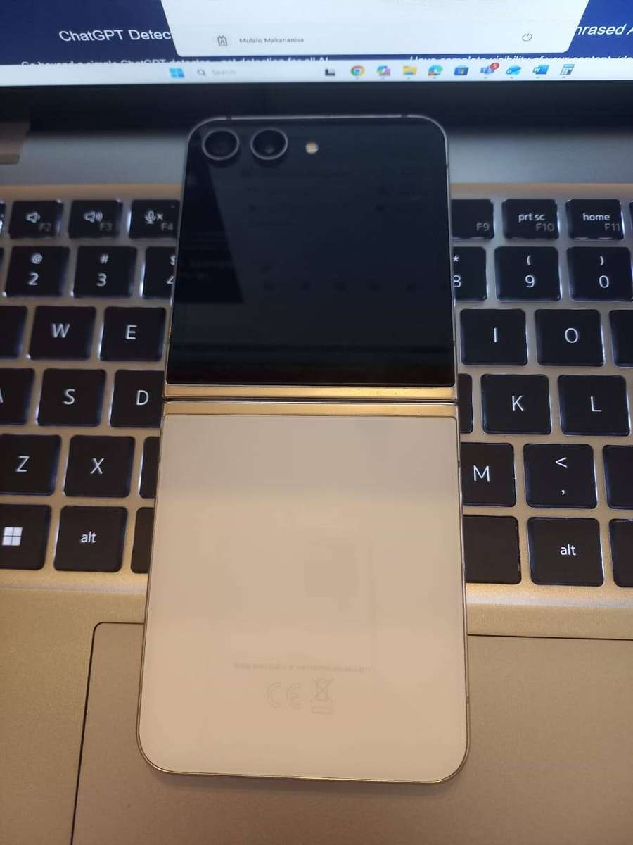 Samsung Z Flip 5 (256GB/8GB)