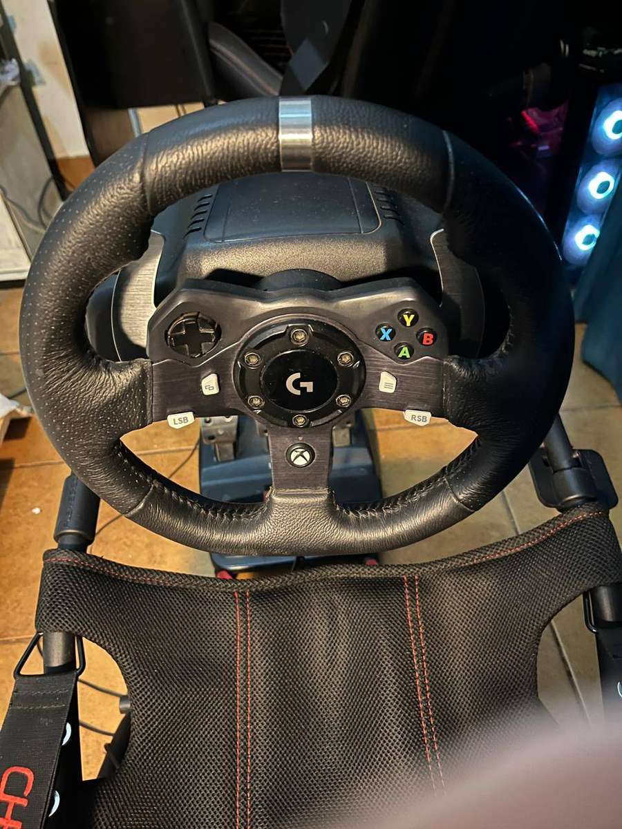 Logitech G920 Racing Steering Wheel & Pedal Set  Excellent Condition