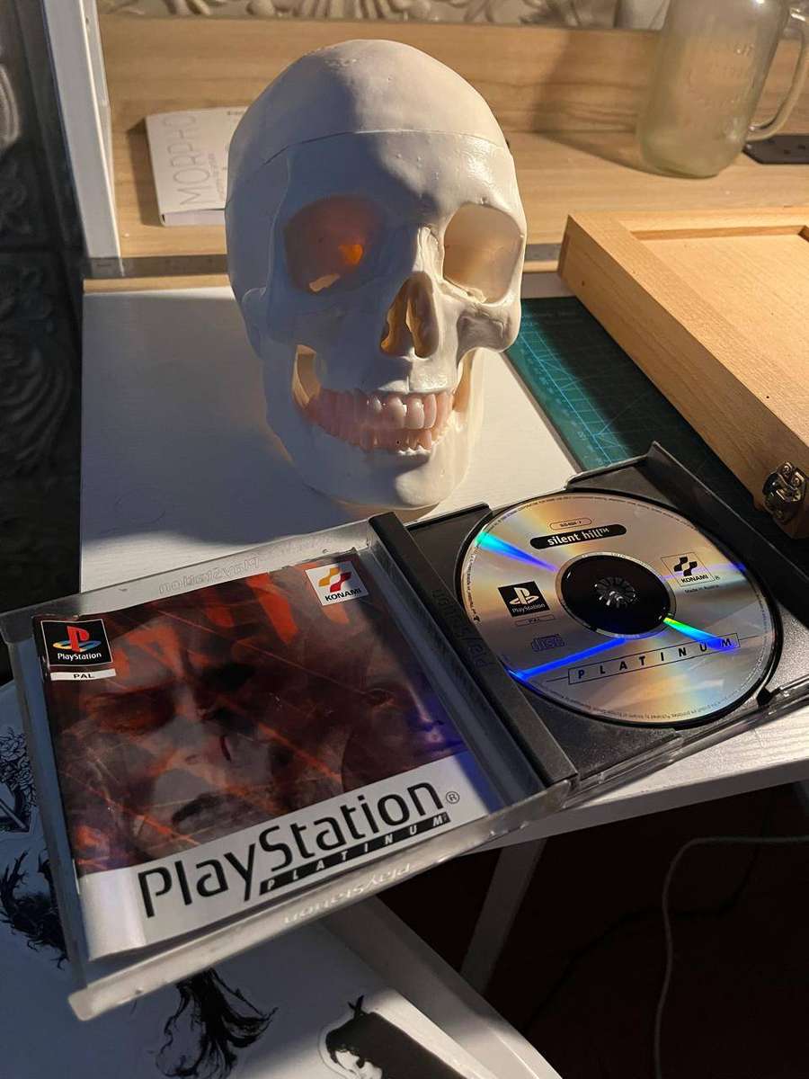 Silent Hill PS1 PAL Platinum  Complete & Tested  Rare PlayStation 1 Horror Classic