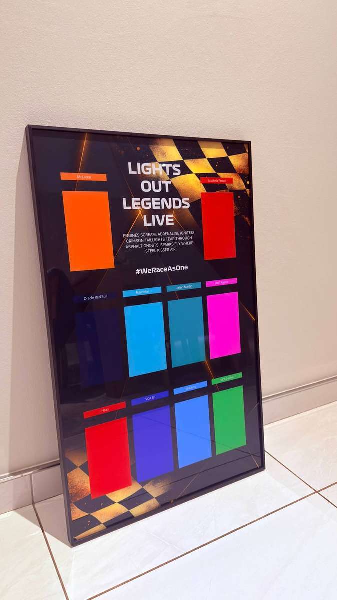 DF Studios | Lego F1 Speed Champions Black & Gold Vertical Display Frame | CLASSIC RANGE