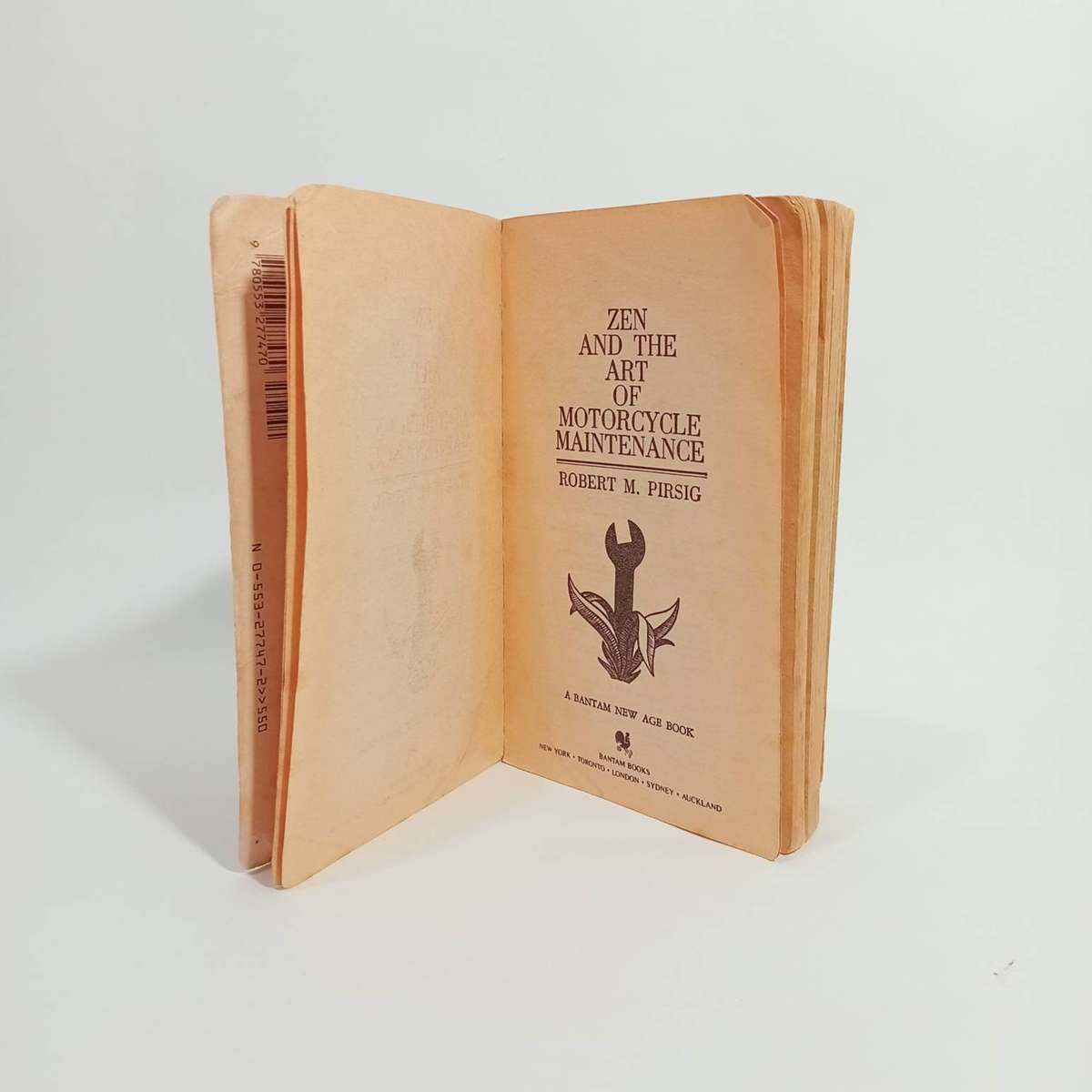 Zen and the Art of Motorcycle Maintenance - Vintage Paperback Book by Robert M. Pirsig - Bantam New