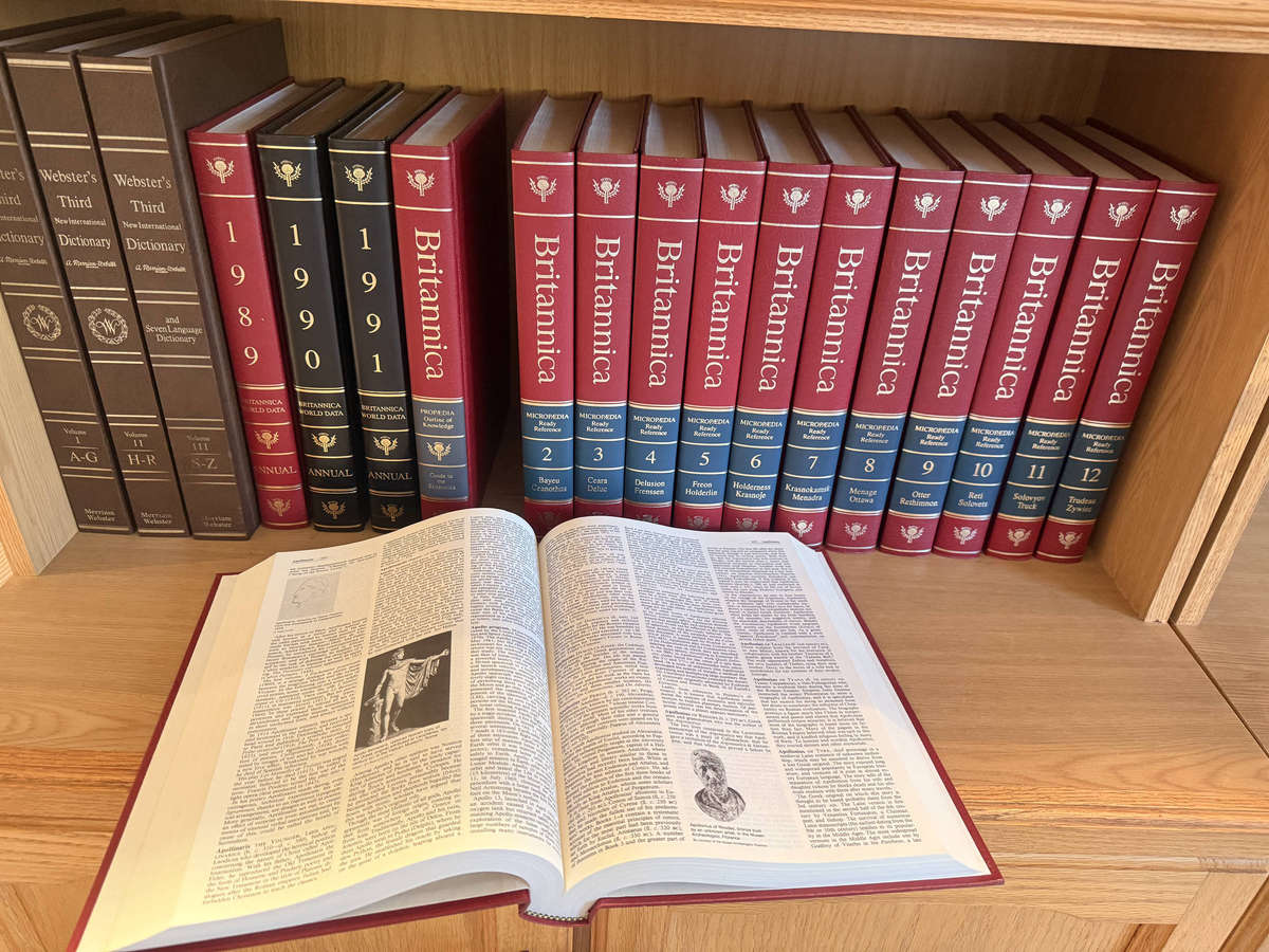 Complete Encyclopaedia Britannica 15th Edition + World Data + 3-Vol Websters Dictionary  Near Mint
