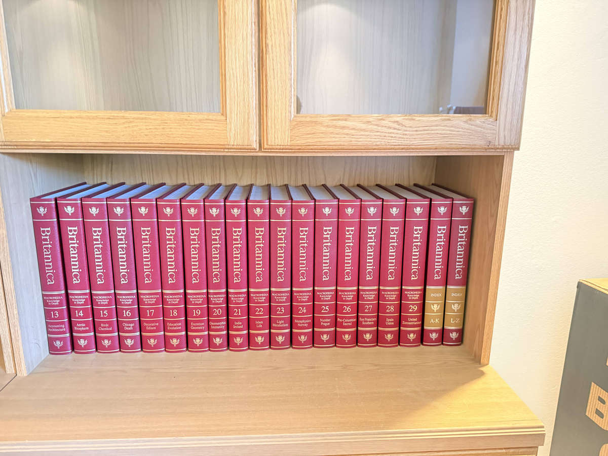 Complete Encyclopaedia Britannica 15th Edition + World Data + 3-Vol Websters Dictionary  Near Mint