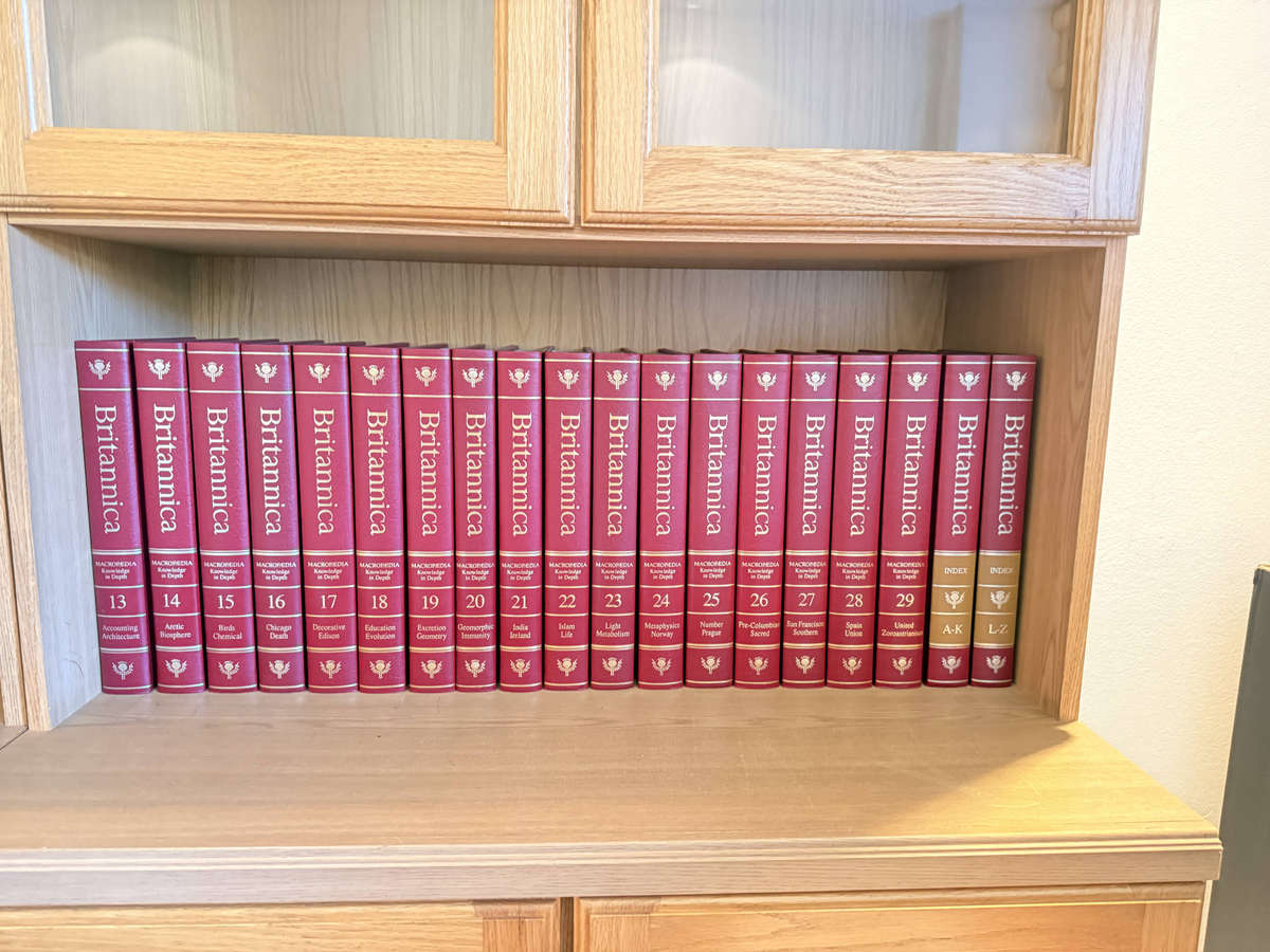 Complete Encyclopaedia Britannica 15th Edition + World Data + 3-Vol Websters Dictionary  Near Mint