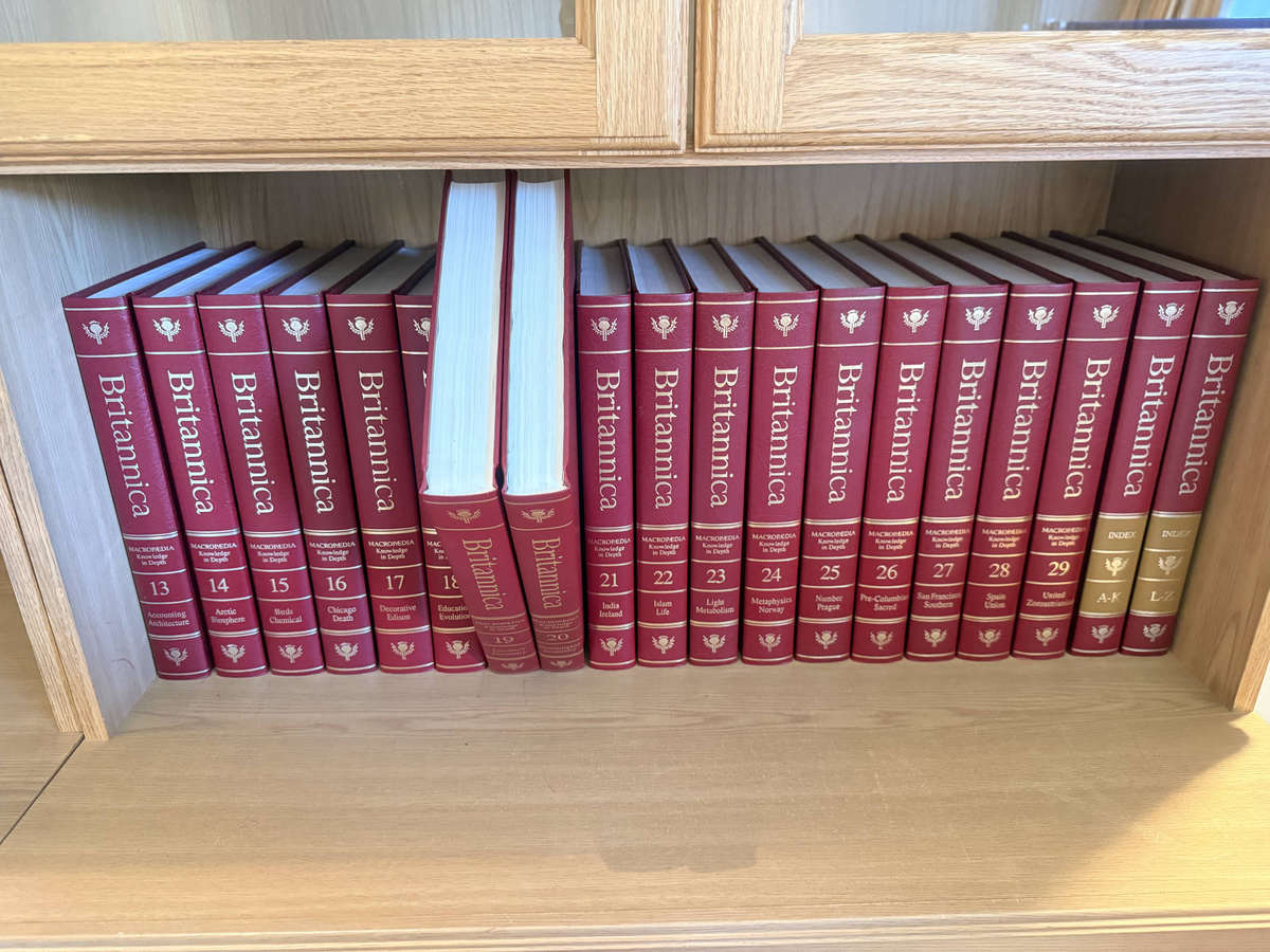 Complete Encyclopaedia Britannica 15th Edition + World Data + 3-Vol Websters Dictionary  Near Mint