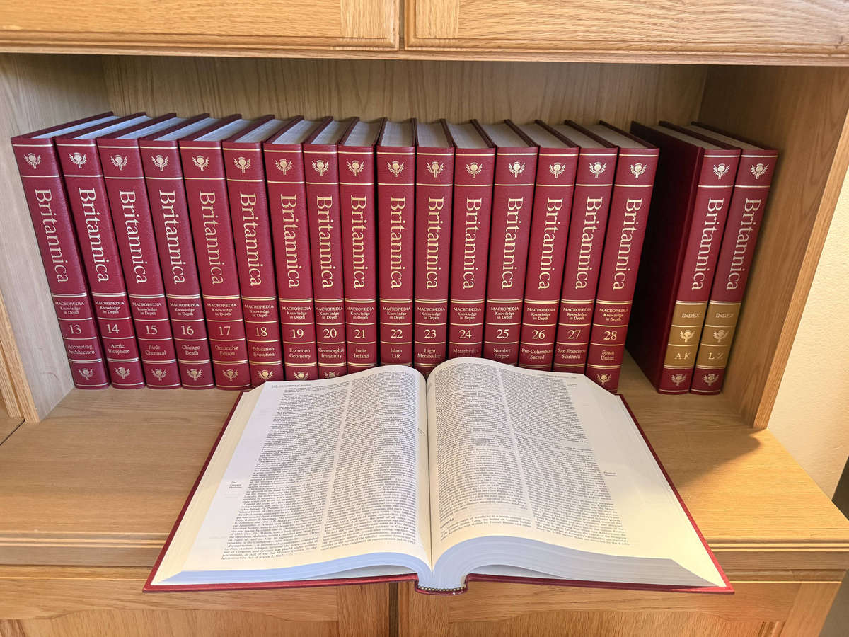 Complete Encyclopaedia Britannica 15th Edition + World Data + 3-Vol Websters Dictionary  Near Mint