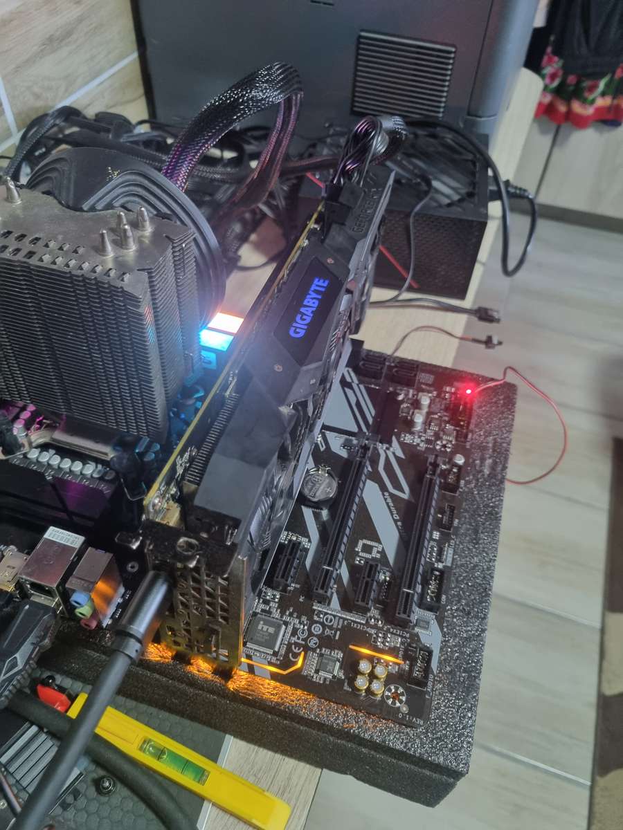 GIGABYTE NVIDIA GeForce RTX 2070 please read