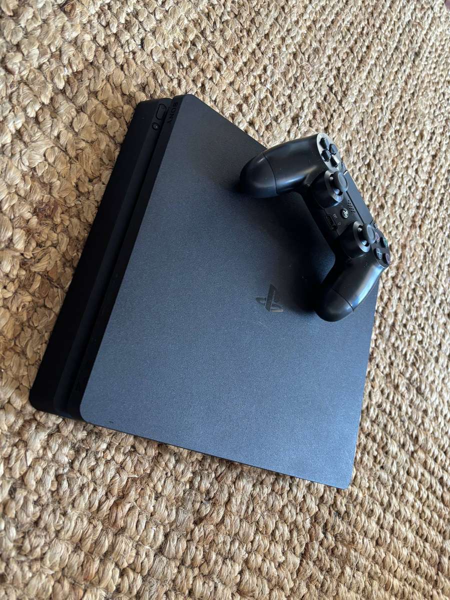 PlayStation 4 with 1 controller