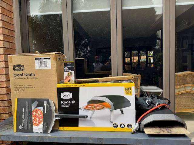 Ooni Pizza Oven Koda 12 model with some asesaries.