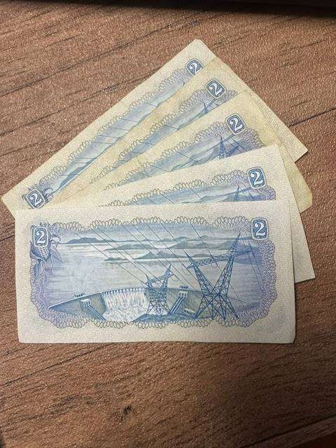 SA TWO RAND NOTES TOTAL 5 TW de JONGH