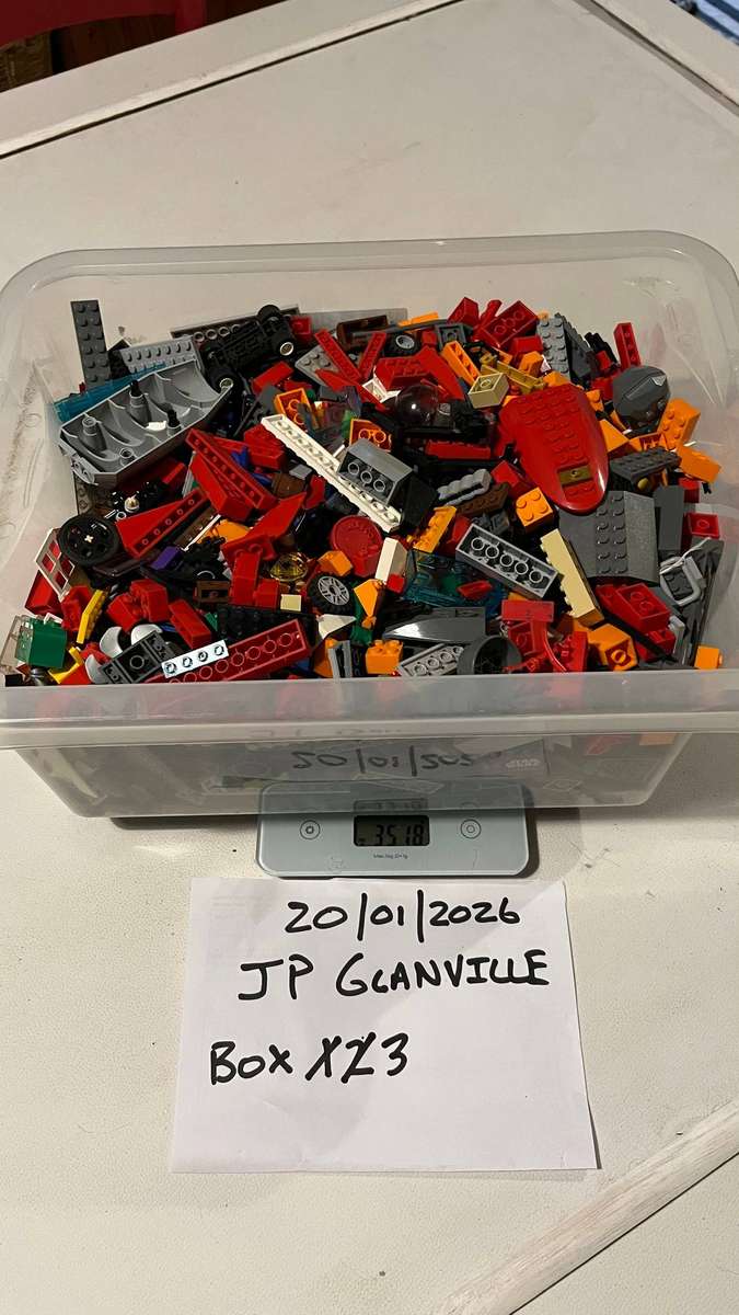 LEGO Bulk 17,6kg inc Mini-Figures