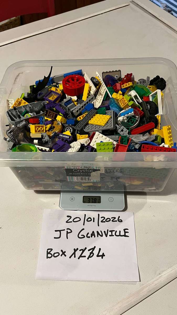LEGO Bulk 17,6kg inc Mini-Figures