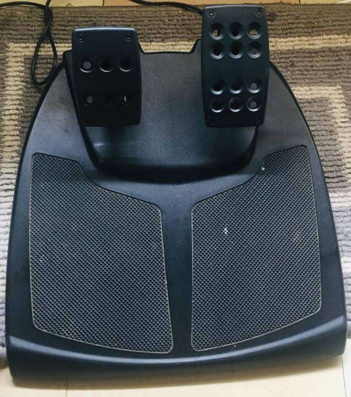 LOGITEC MOMO FORCE FEEDBACK RACING WHEEL