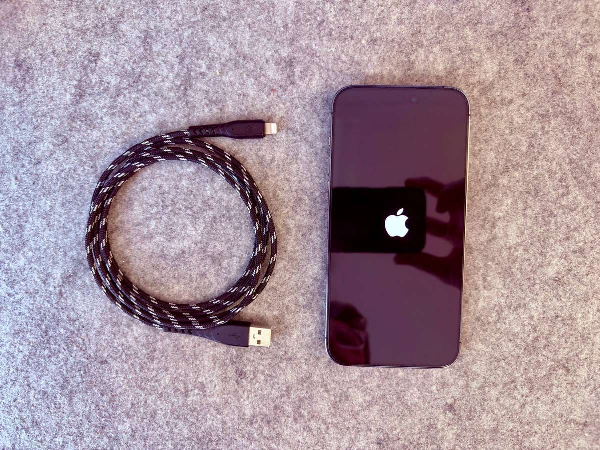 iPhone 14 Pro Max - 100% Battery + Extras