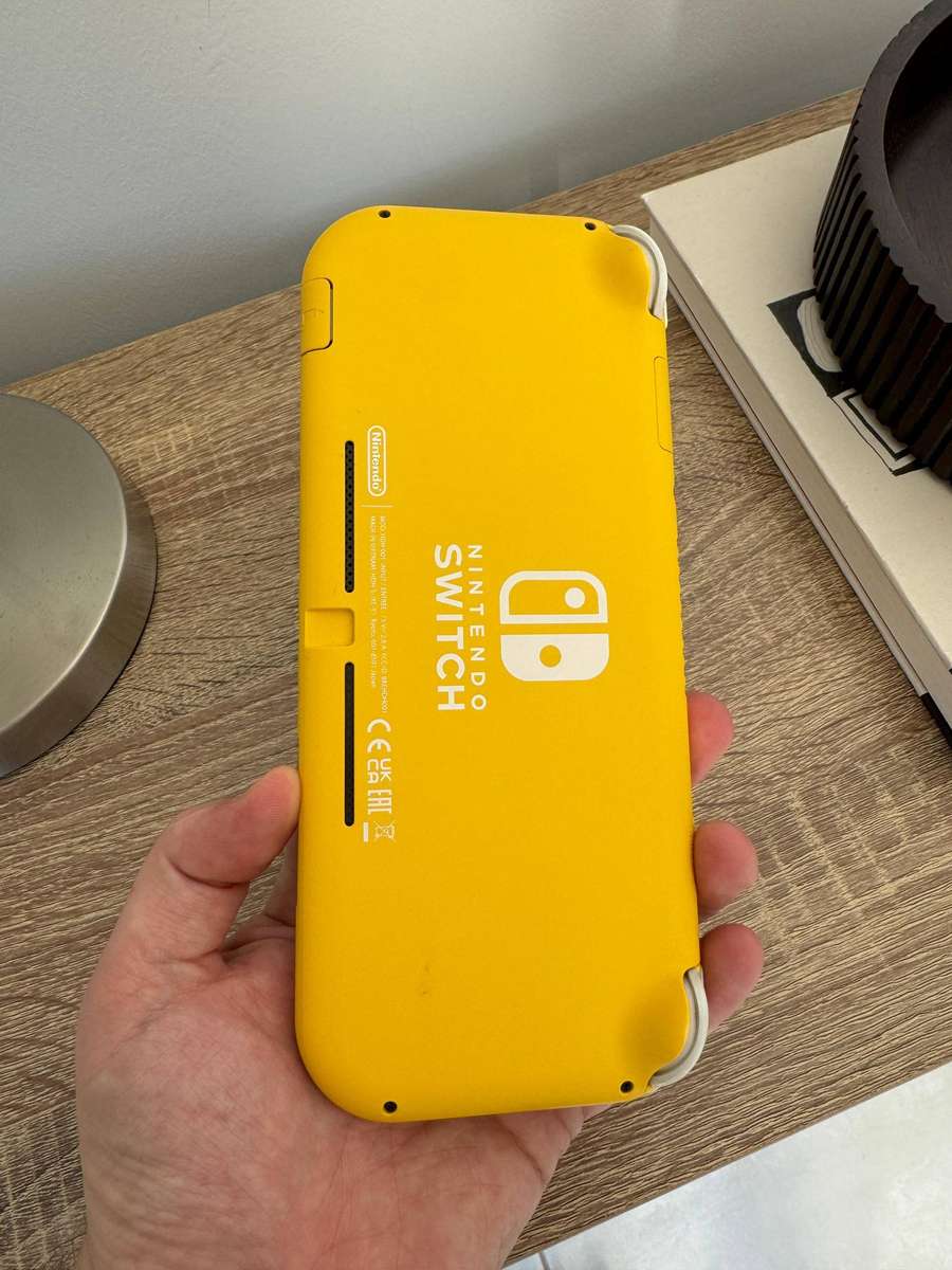 Nintendo Switch Lite (Yellow) Console