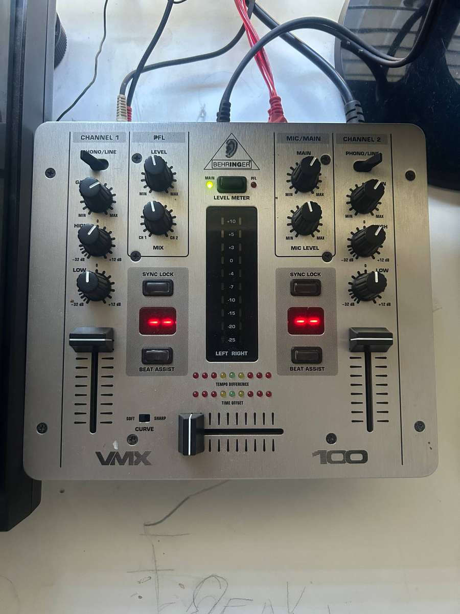 Behringer Pro Mixer VMX100 2-Channel DJ Mixer