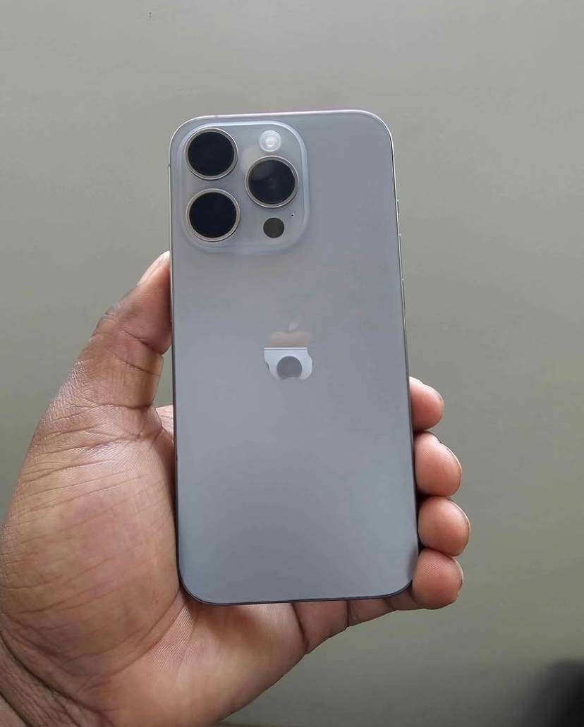 iPhone 15 pro 128GB Natural titanuim