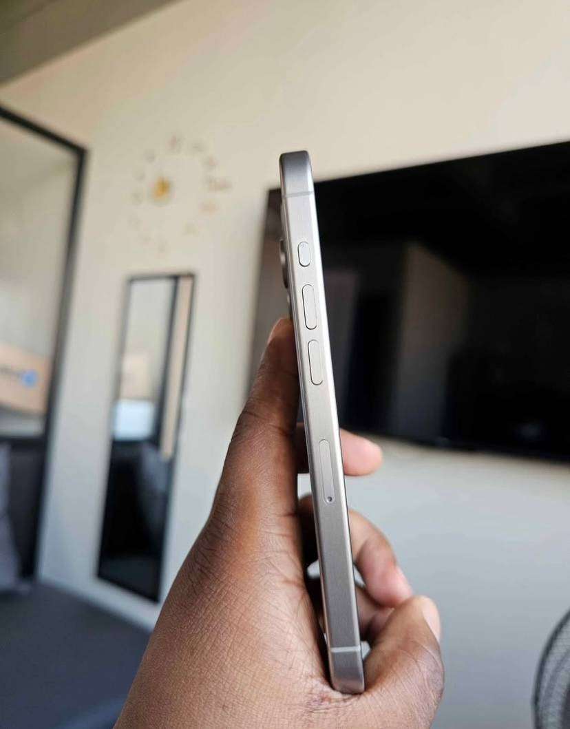 iPhone 15 pro 128GB Natural titanuim