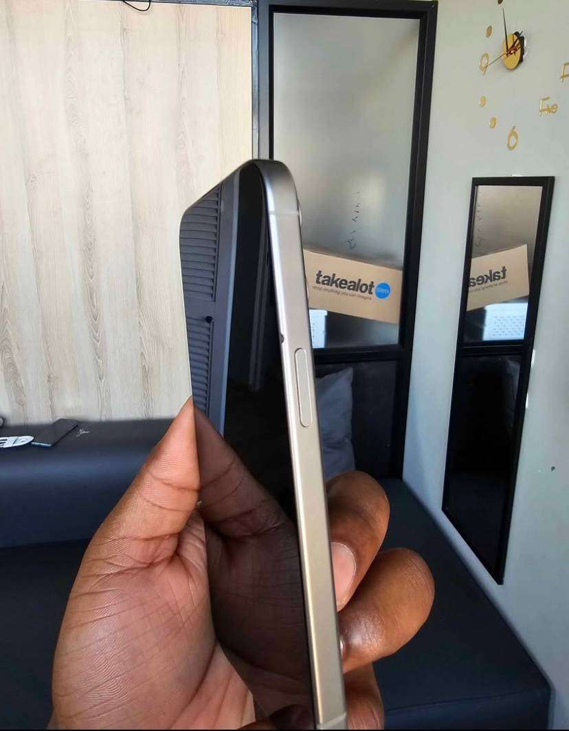 iPhone 15 pro 128GB Natural titanuim