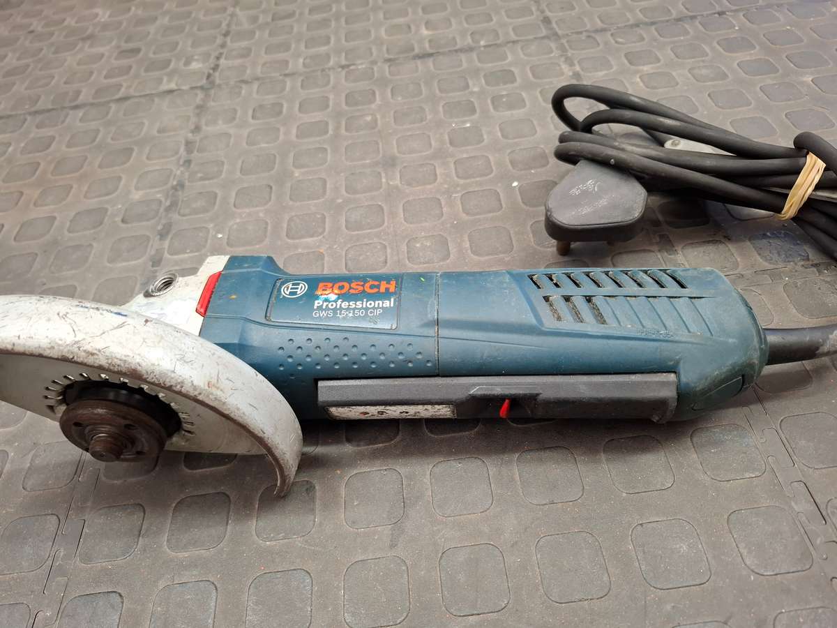 BOSCH Professional GWS 15-150 CP Angle Grinder